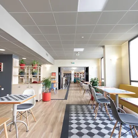 Ibis Hotel 3*
