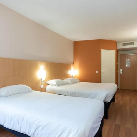 Ibis 3* Rochefort