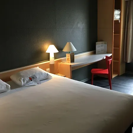 宜必思罗什福尔酒店 3* 罗什福尔