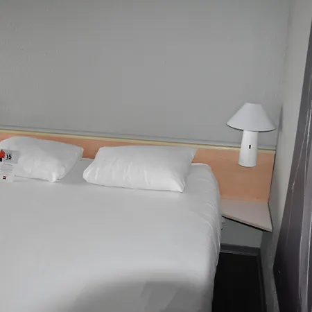 宜必思罗什福尔酒店 3* 罗什福尔