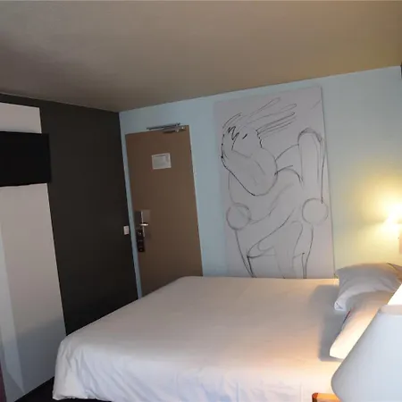 Ibis Hotell 3*